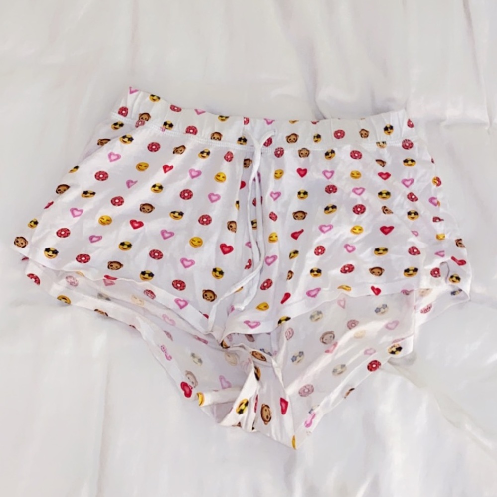 FOREVER 21 EMOJI PAJAMA BOOTY SHORTS 😜
